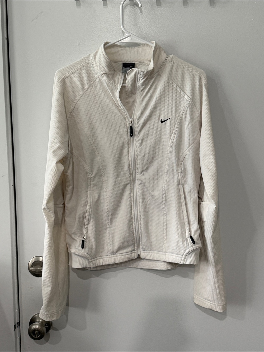 Nike Sphere Dry women's full-zip athletic track jacket, white, medium
